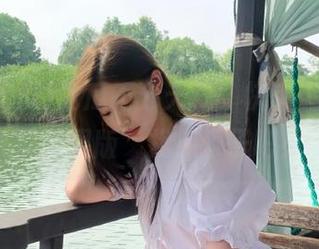 吃瓜不分天气，快来“17c吃瓜苹果版”找点乐子吧！
