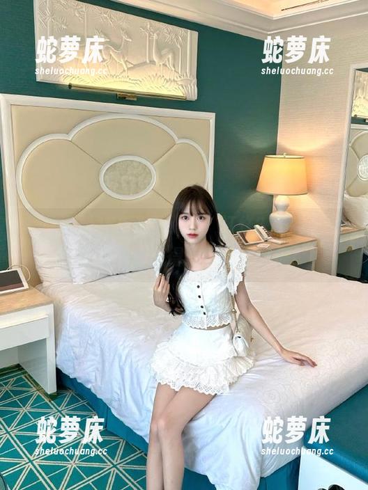 52黑料app：打烊？不存在的，连月亮都闲得想来吃一口瓜！