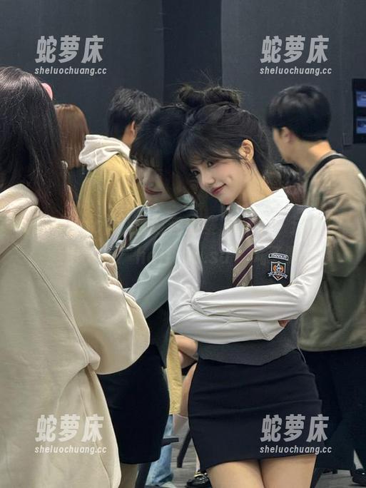 视频内容山寨了一下，这种创意也太有“heiliao.su”风了吧！