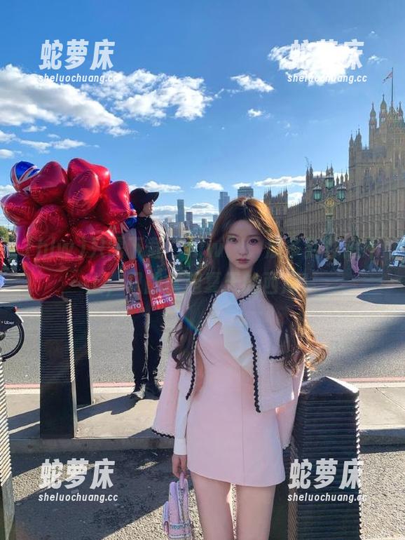 只需下载“hlw”，瓜多到你追不上，只能拿起夏天的西瓜！