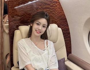 不想闹情绪？hlw网页里的俊男美女让你心情up起来！