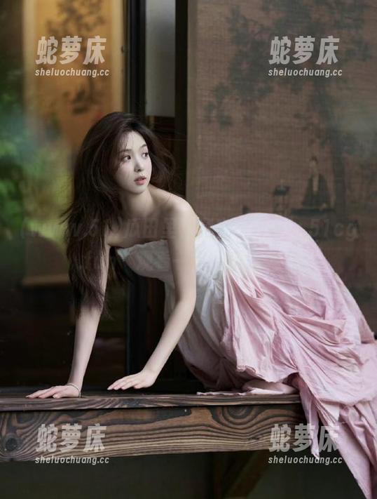 瓜田里，窝在“www.51cg.fun”观看一切，乐趣无穷
