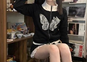 感觉登录“五一吃瓜网”就像恒久的熬夜，看着当下各种姿态，心乱如麻。