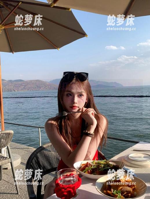 每次打开全网吃瓜，面对那最新的“神评论”，我只能竖大拇指，哈哈！