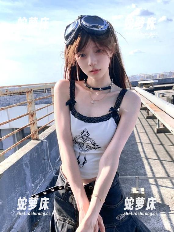 吃瓜51ccgg：横跳链接，打破重力法则，见证瓜田的千奇百怪！哦，那瓜看起来真香……