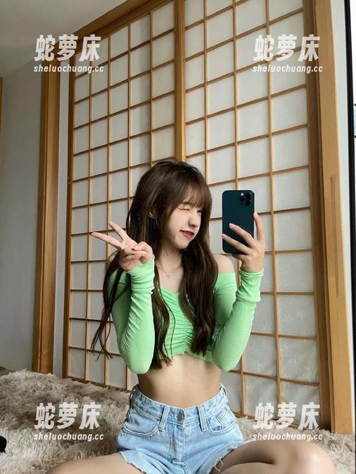 吃瓜论坛开放免费的“小耳朵”耳机，听听那边神秘的瓜汁流动声！