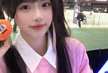 把‘我要吃瓜’官网的新闻搬到app里，这操作我给满分！