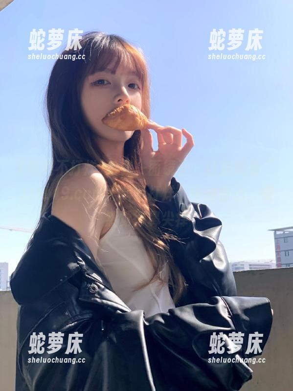 给我一面镜子，让我观看“zztt49.ccm黑料不打烊”中的自己，突然觉得鼻尖痒