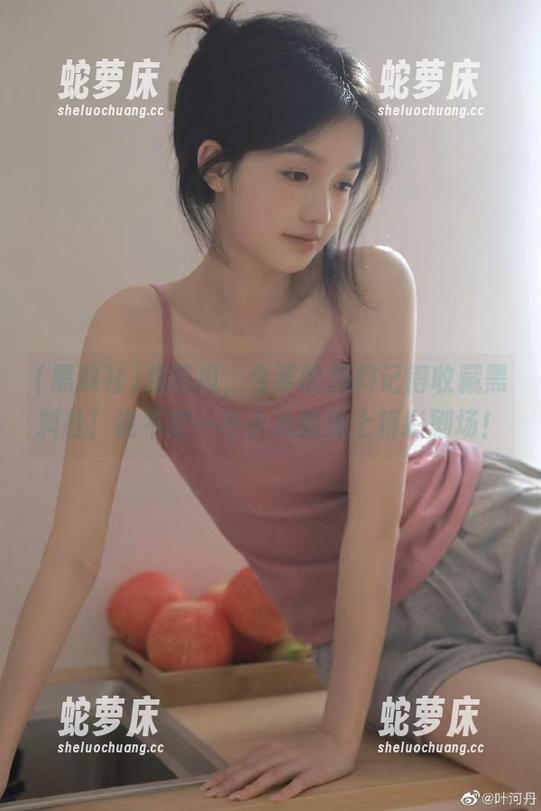 想吃瓜，今年的爆料记得收藏黑料社！说不定一不小心就遇上精彩剧场！