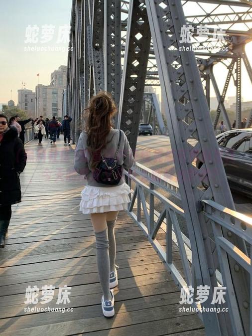 安卓用户在线晃悠在黑料社区，今天的瓜皮又有什么新鲜出炉的？