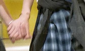 当别人打烊，黑料社正能量默默分享：说好的今晚不回家呢！