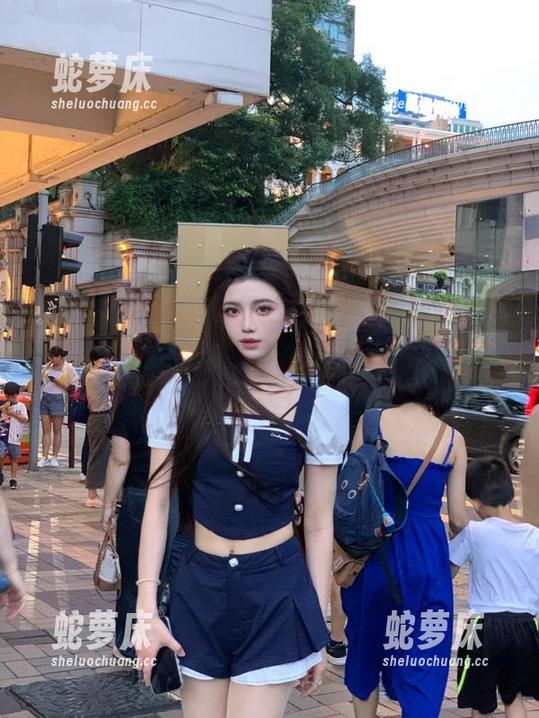 “黑料网站在线”：总觉得这个APP可以安排我参加个‘全民八卦大会’了！